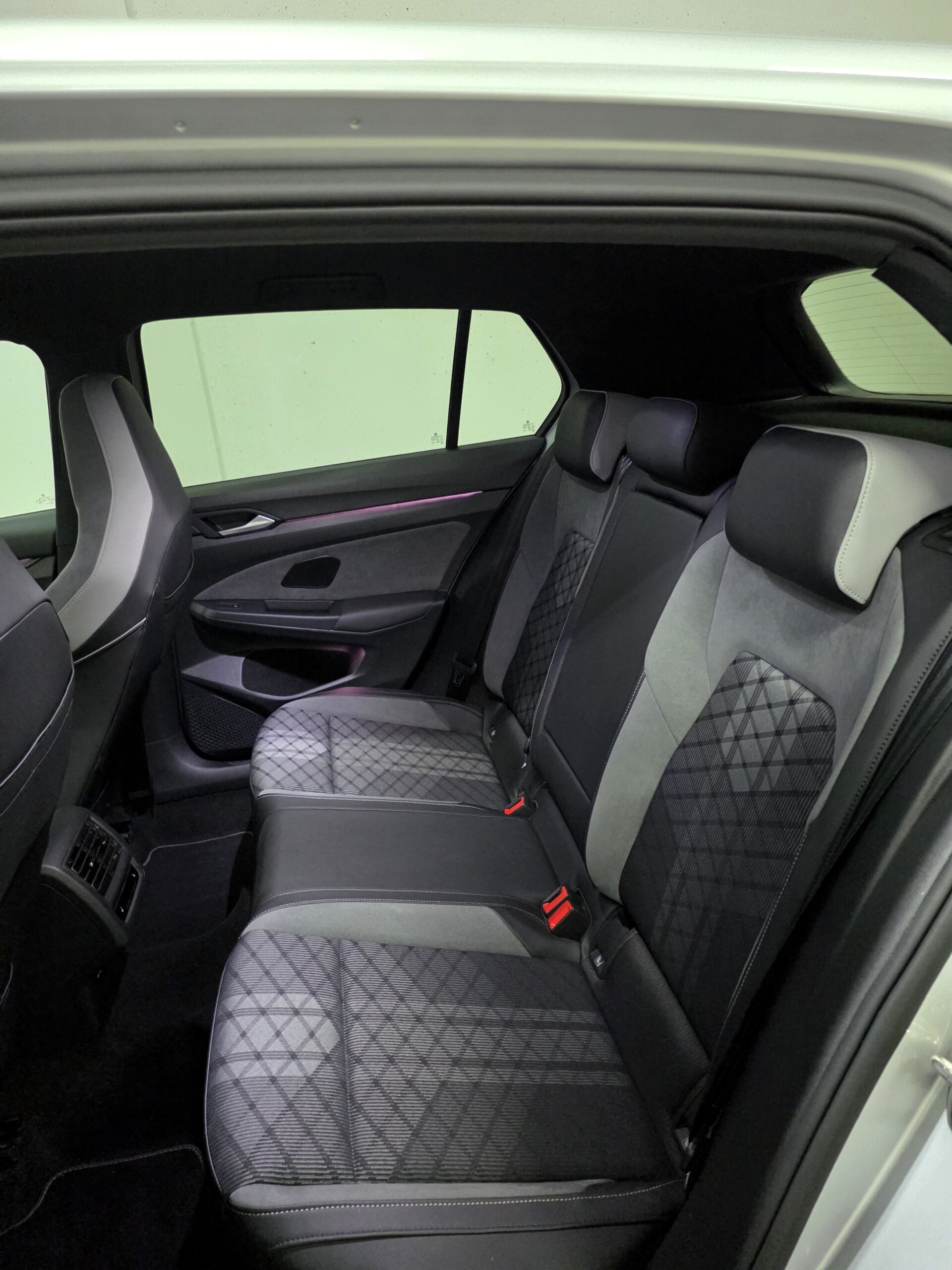 
								VW Golf 2,0 TDI*R-Line*DSG*Matrix LED*Harman/Kardon Limousine full									