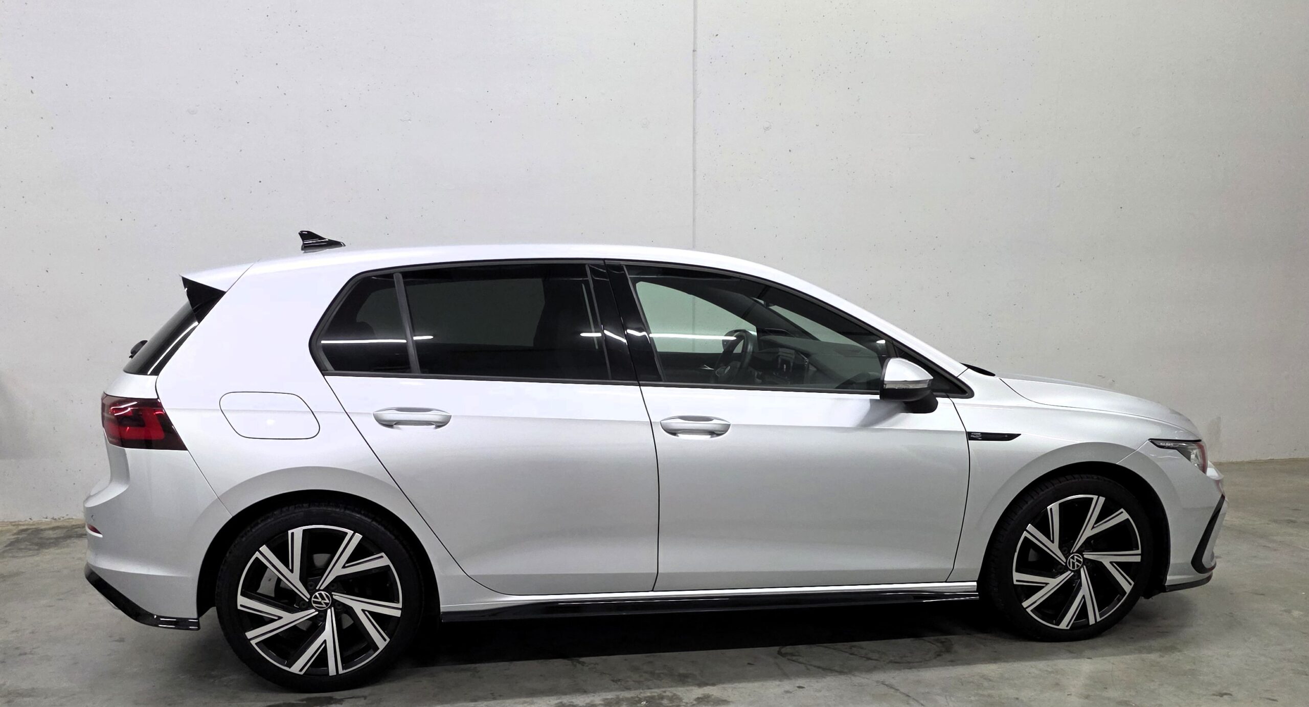 
								VW Golf 2,0 TDI*R-Line*DSG*Matrix LED*Harman/Kardon Limousine full									