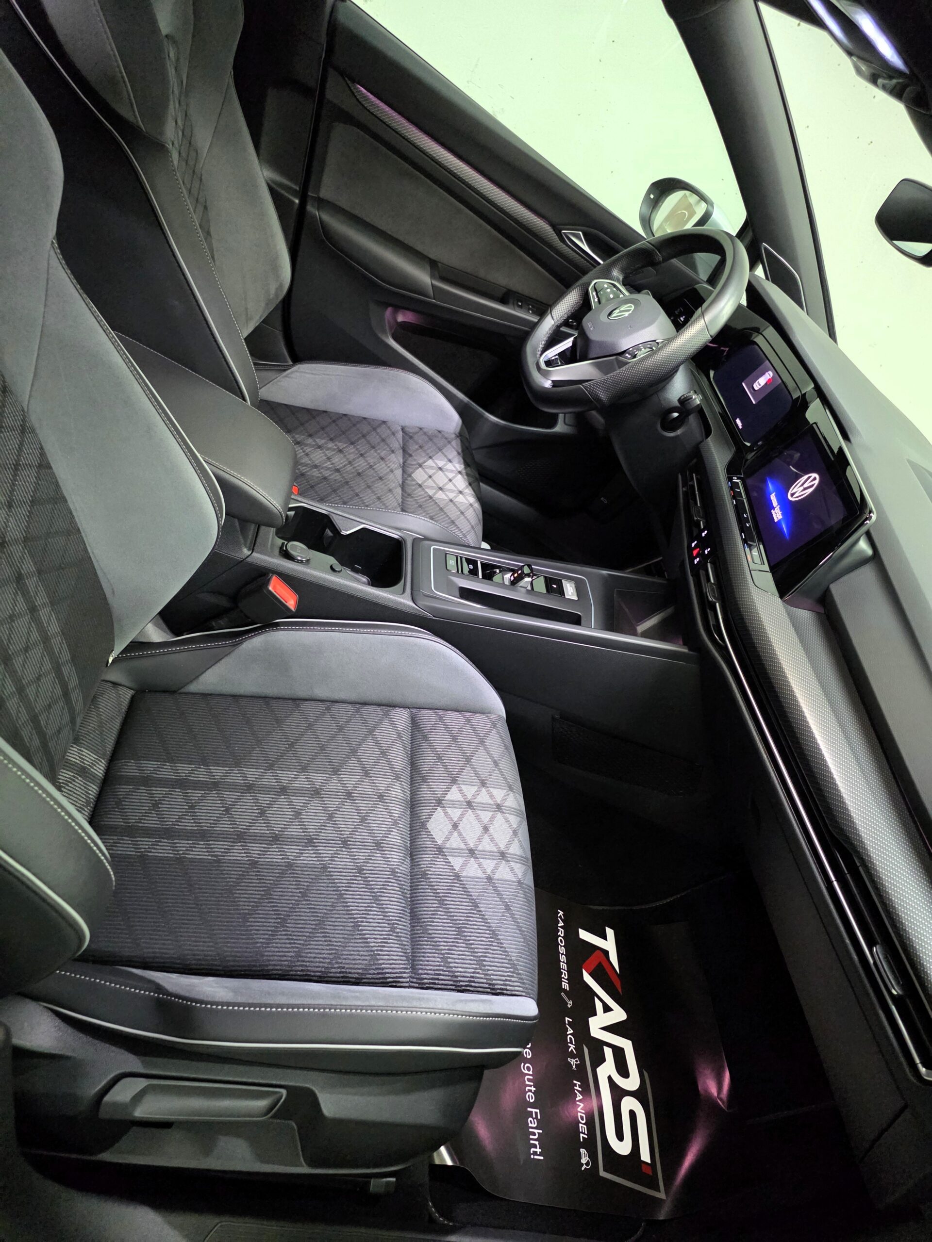 
								VW Golf 2,0 TDI*R-Line*DSG*Matrix LED*Harman/Kardon Limousine full									