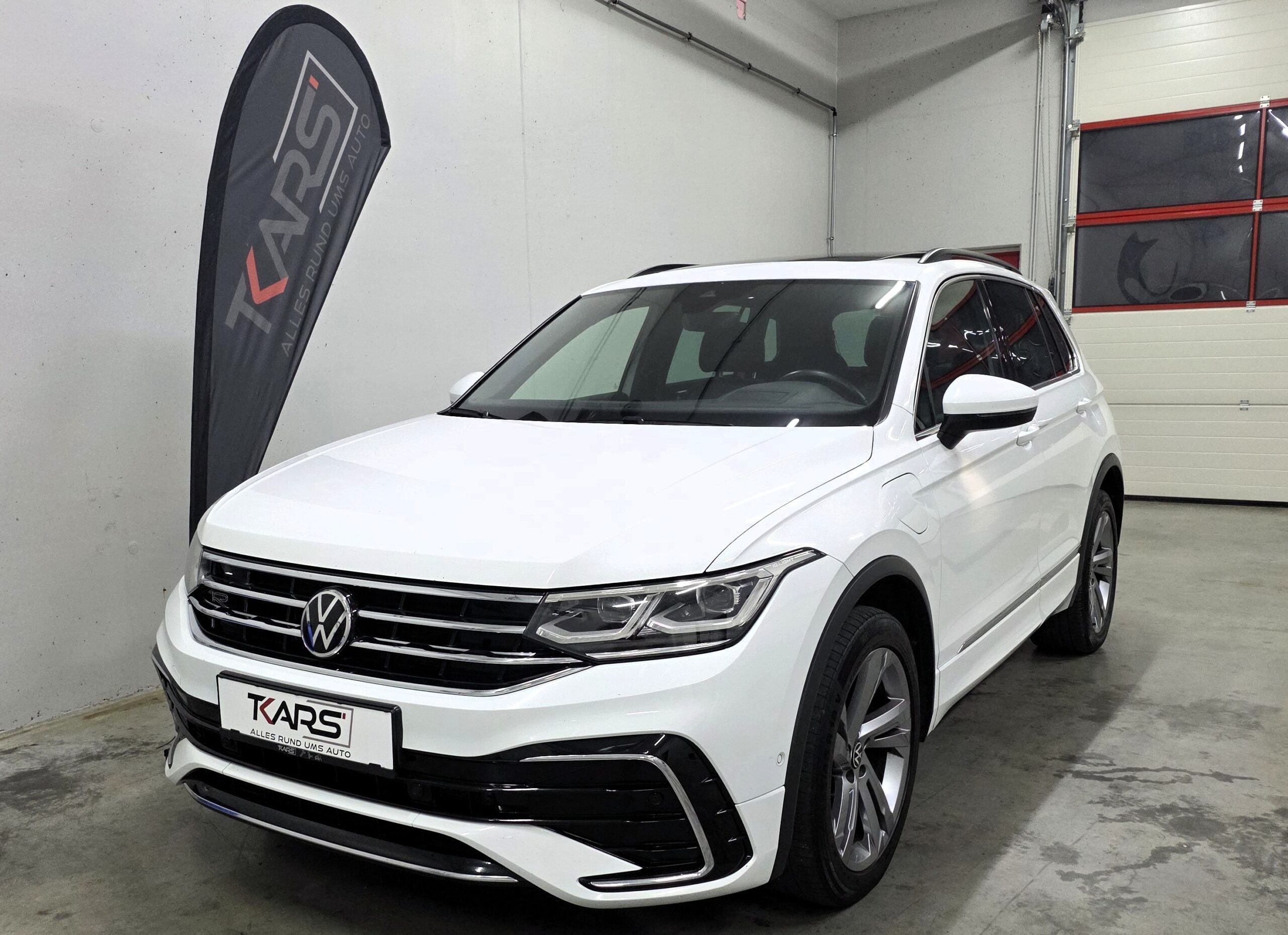 VW Tiguan 1,4 TSI eHybrid R-Line IQ.Light Matrix LED Panoramadach SUV / Geländewagen
