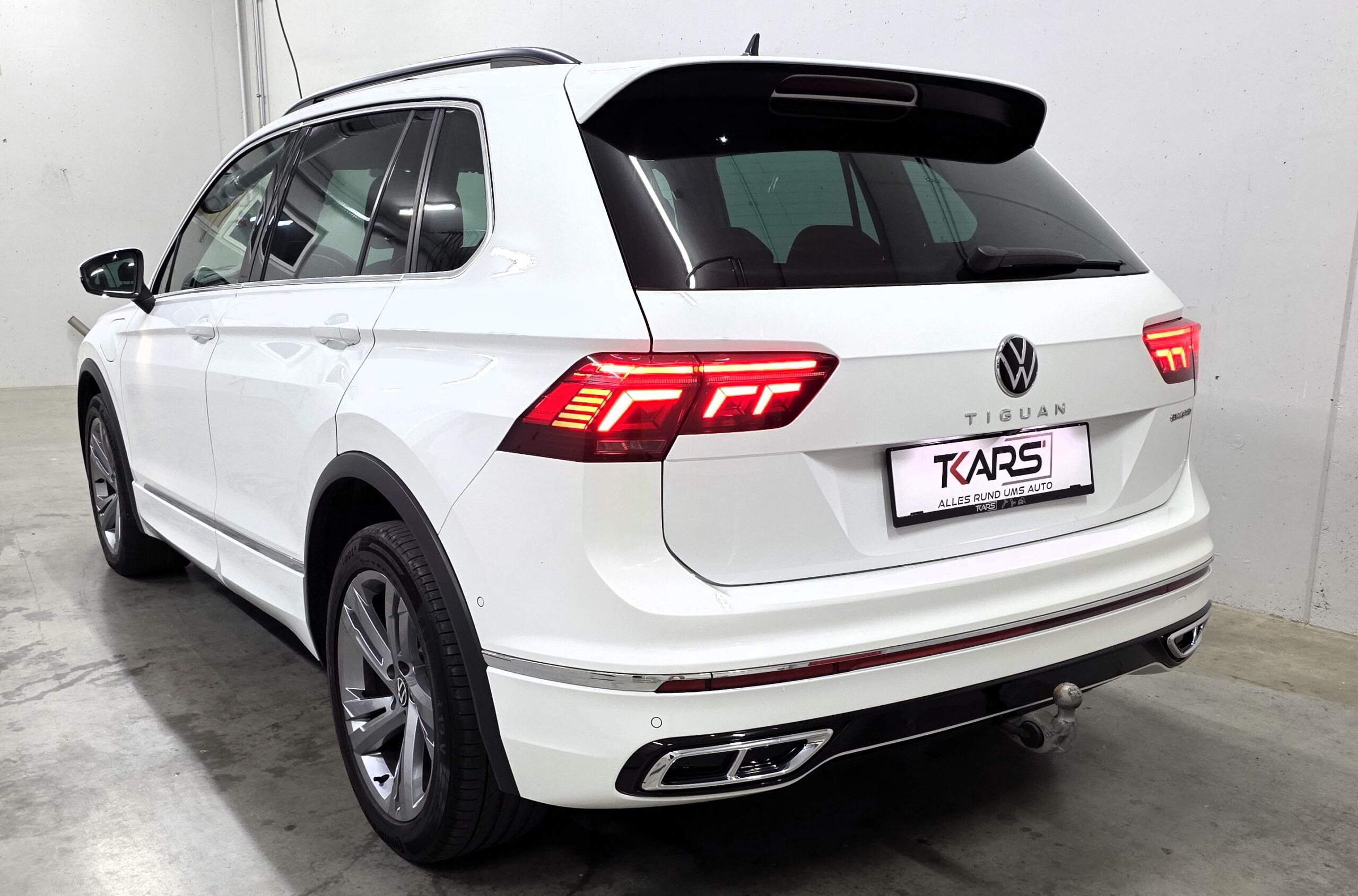 VW Tiguan 1,4 TSI eHybrid R-Line IQ.Light Matrix LED Panoramadach SUV / Geländewagen