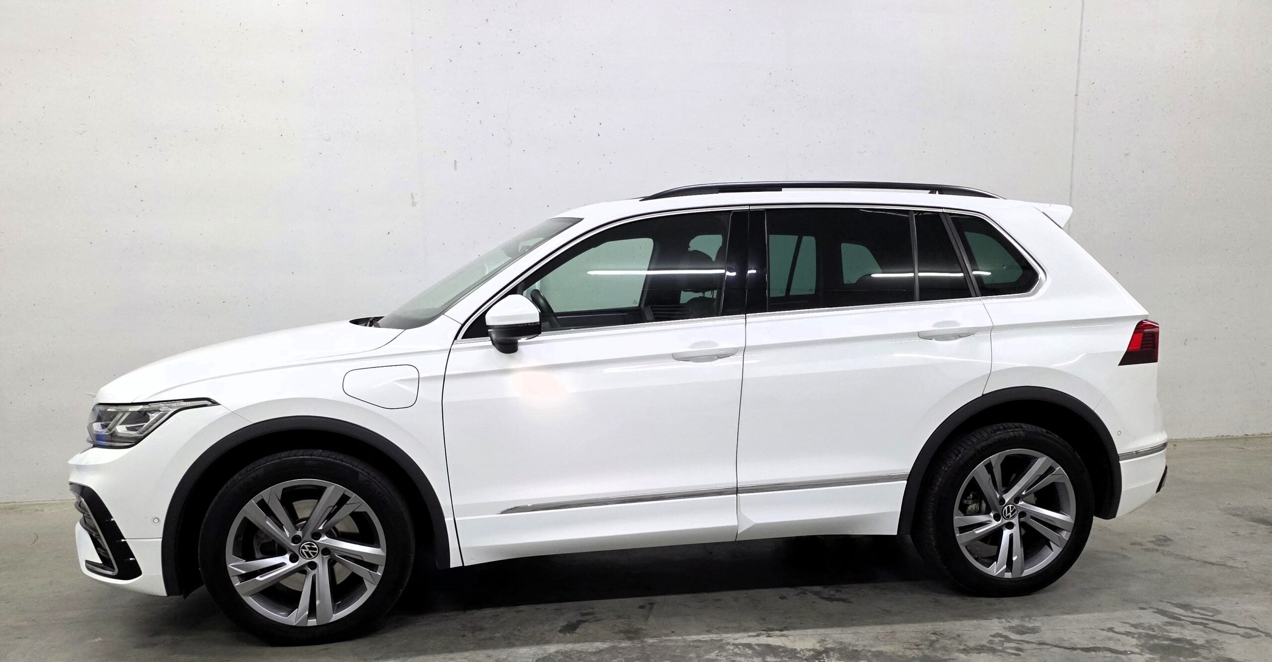 VW Tiguan 1,4 TSI eHybrid R-Line IQ.Light Matrix LED Panoramadach SUV / Geländewagen