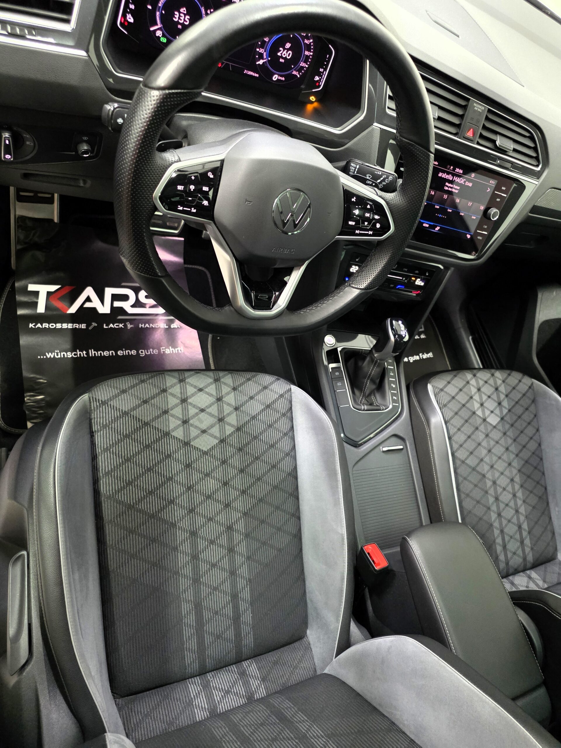 
								VW Tiguan 1,4 TSI eHybrid R-Line IQ.Light Matrix LED Panoramadach SUV / Geländewagen full									