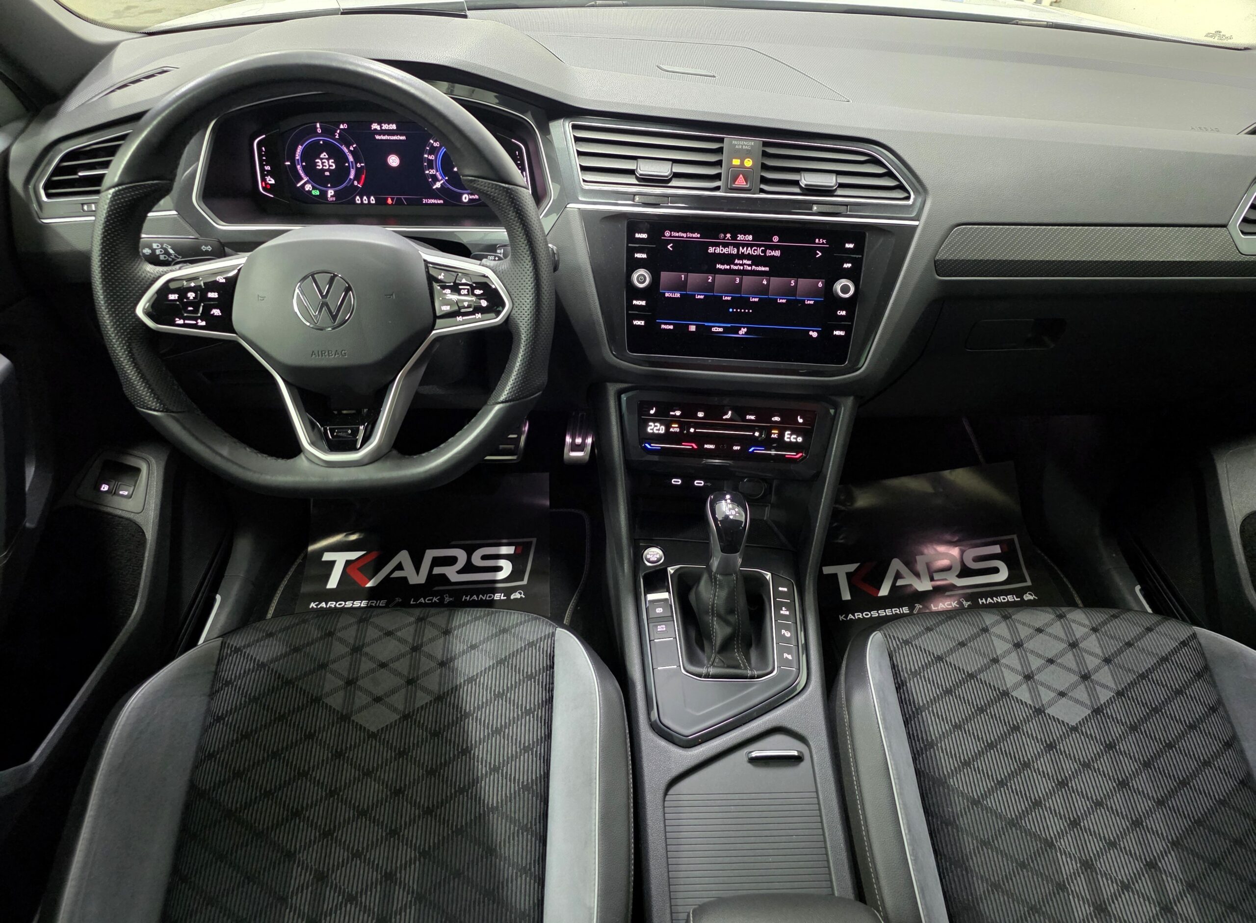 
								VW Tiguan 1,4 TSI eHybrid R-Line IQ.Light Matrix LED Panoramadach SUV / Geländewagen full									