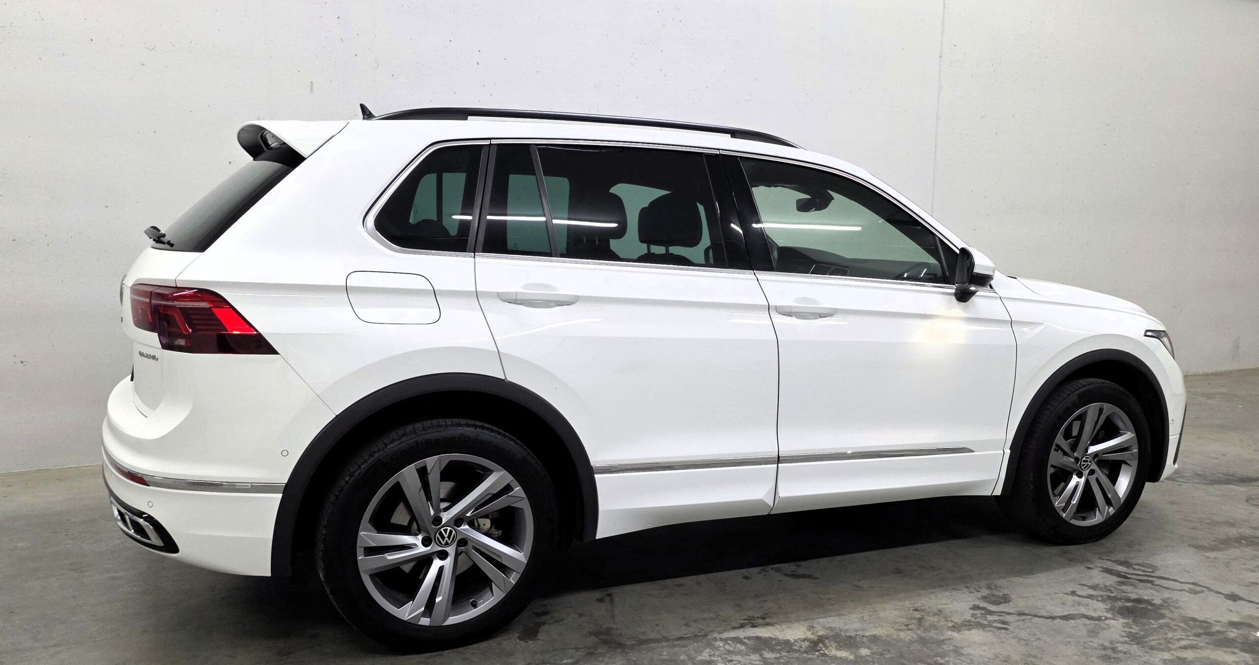 
								VW Tiguan 1,4 TSI eHybrid R-Line IQ.Light Matrix LED Panoramadach SUV / Geländewagen full									