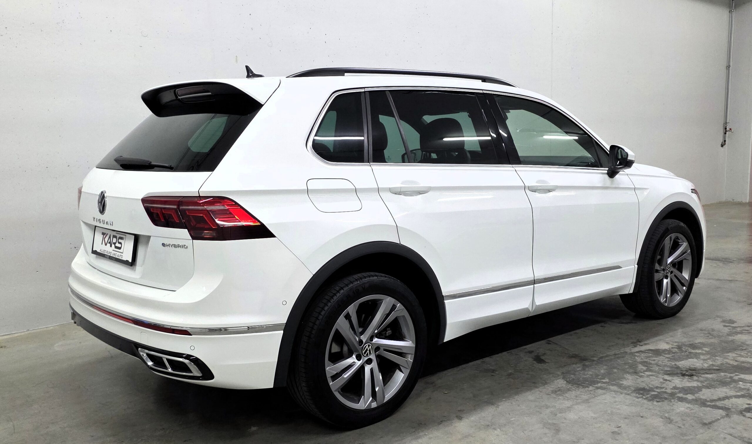 
								VW Tiguan 1,4 TSI eHybrid R-Line IQ.Light Matrix LED Panoramadach SUV / Geländewagen full									