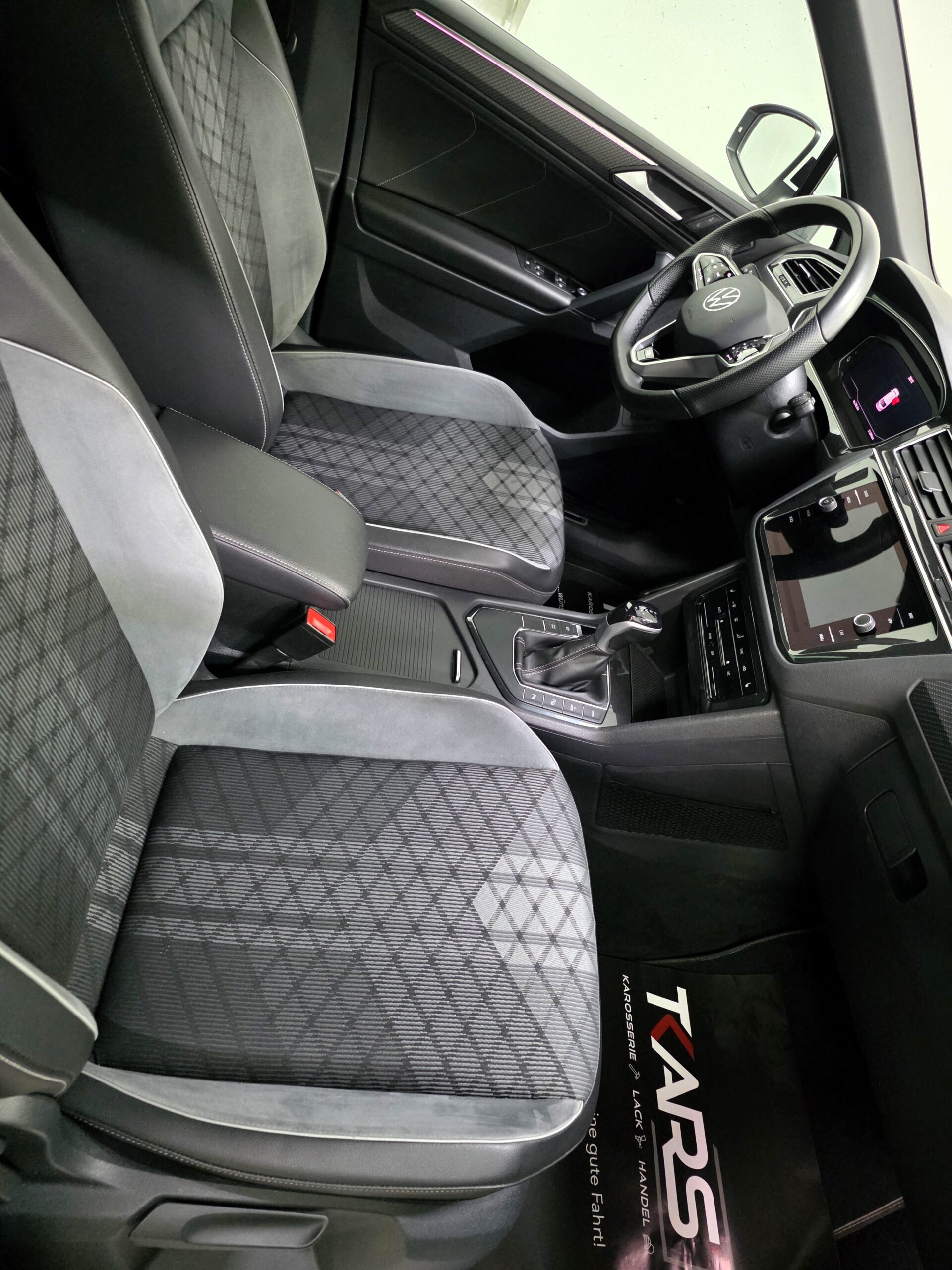 
								VW Tiguan 1,4 TSI eHybrid R-Line IQ.Light Matrix LED Panoramadach SUV / Geländewagen full									