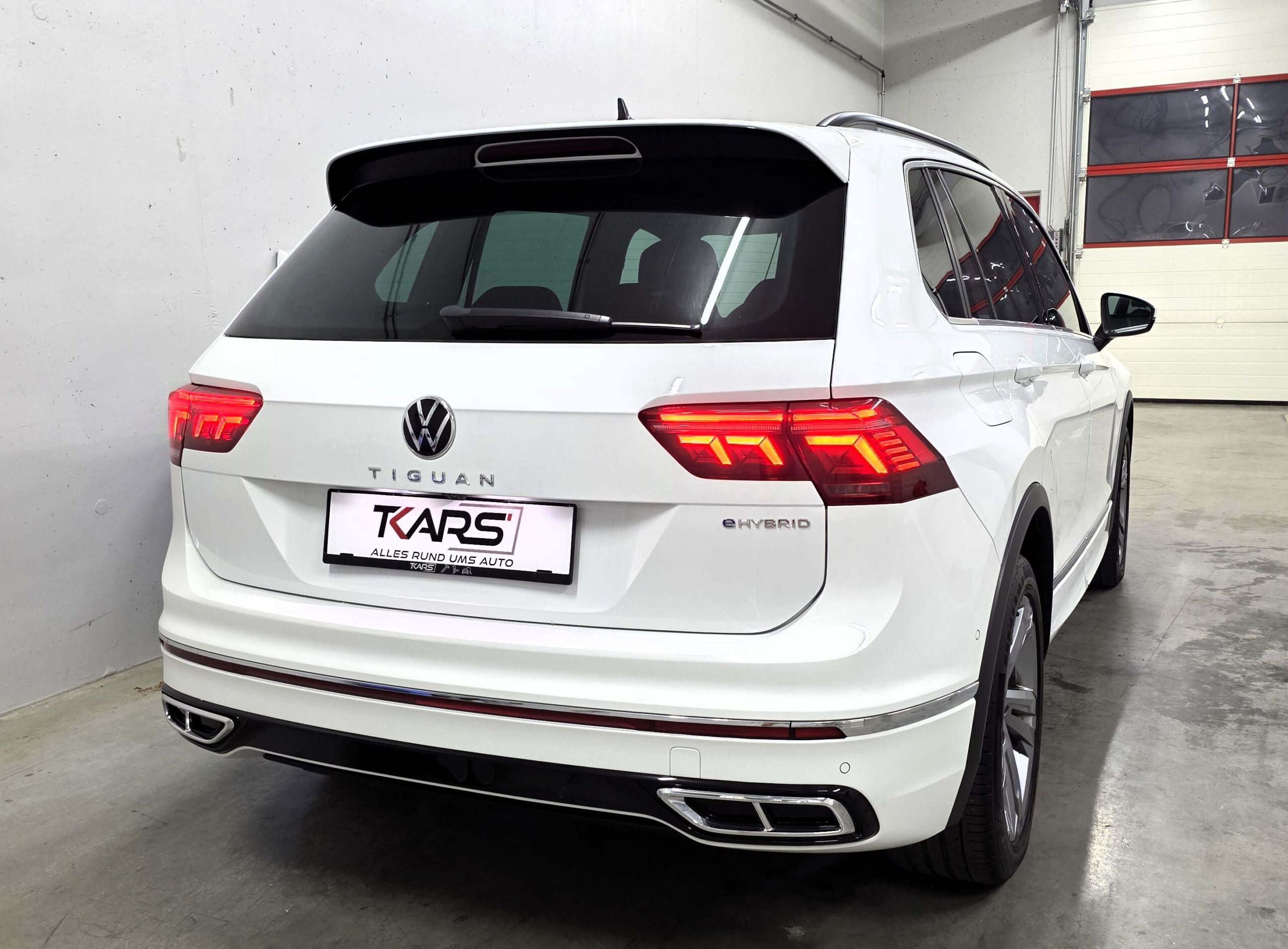 
								VW Tiguan 1,4 TSI eHybrid R-Line IQ.Light Matrix LED Panoramadach SUV / Geländewagen full									