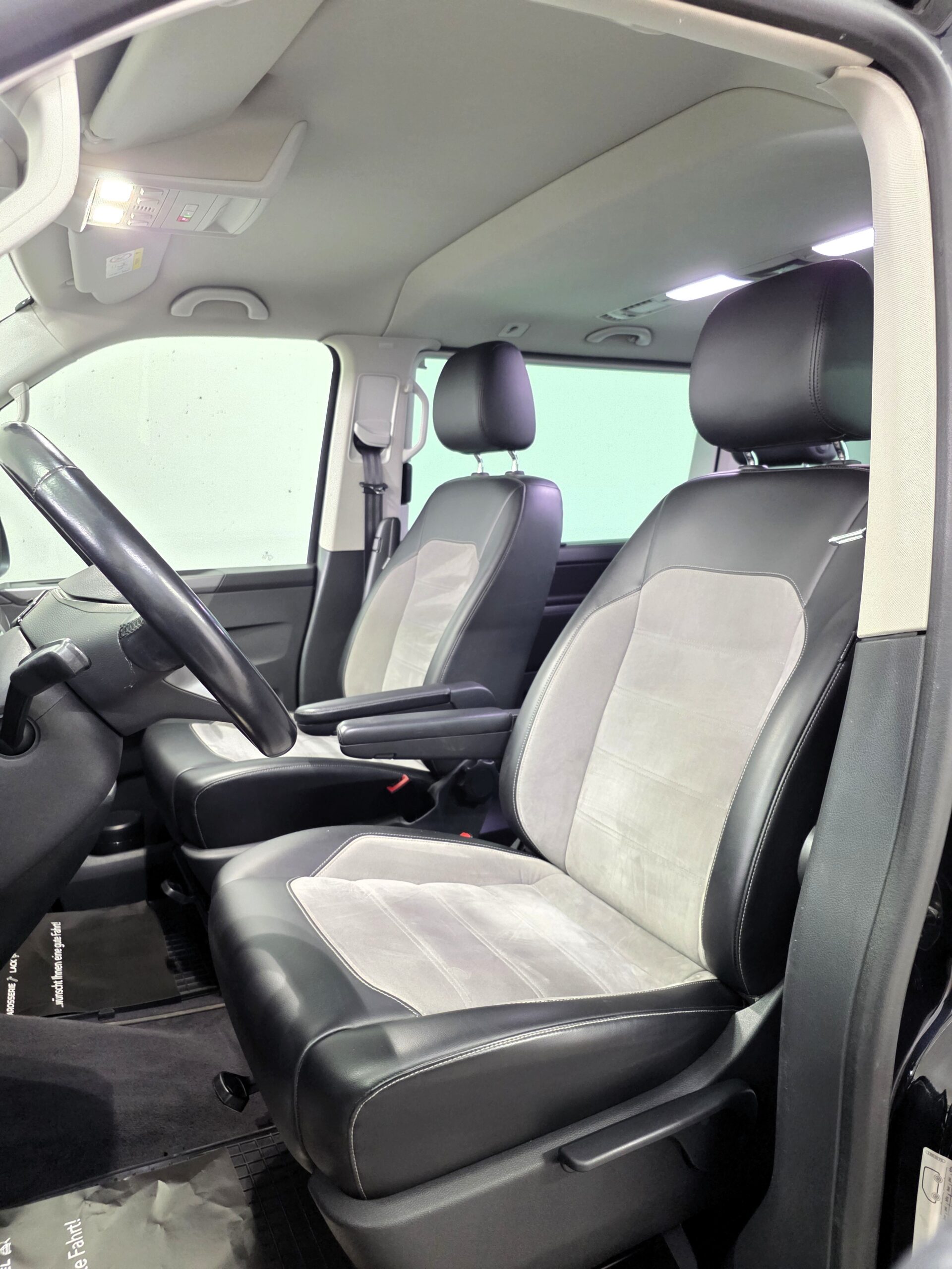 
								Volkswagen T6.1 Multivan Highline 2,0 TDI 4Motion DSG full									