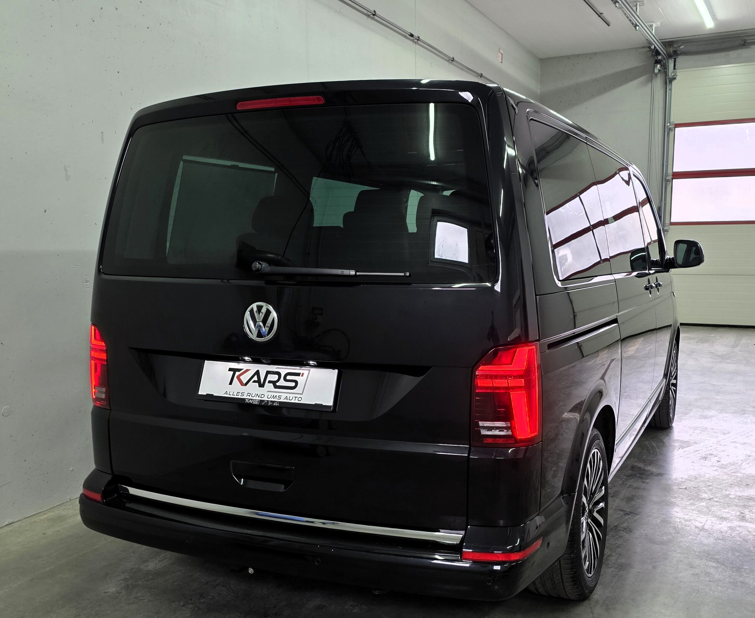 
								Volkswagen T6.1 Multivan Highline 2,0 TDI 4Motion DSG full									