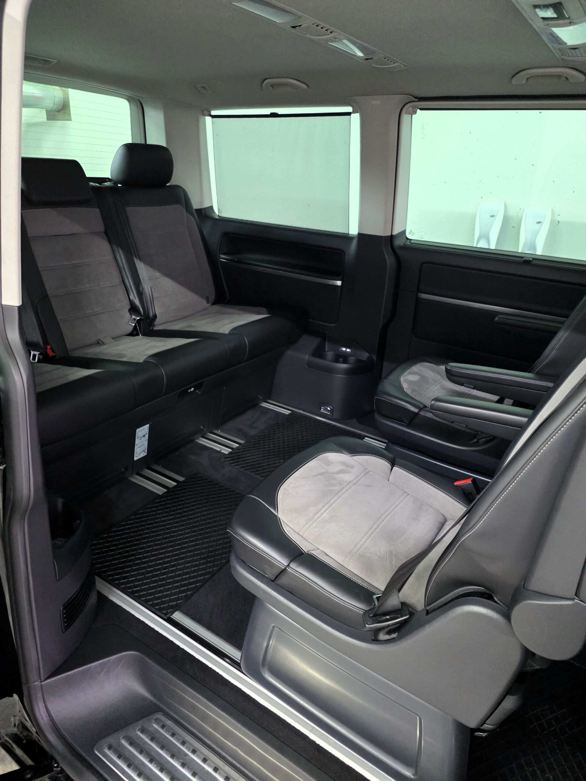
								Volkswagen T6.1 Multivan Highline 2,0 TDI 4Motion DSG full									