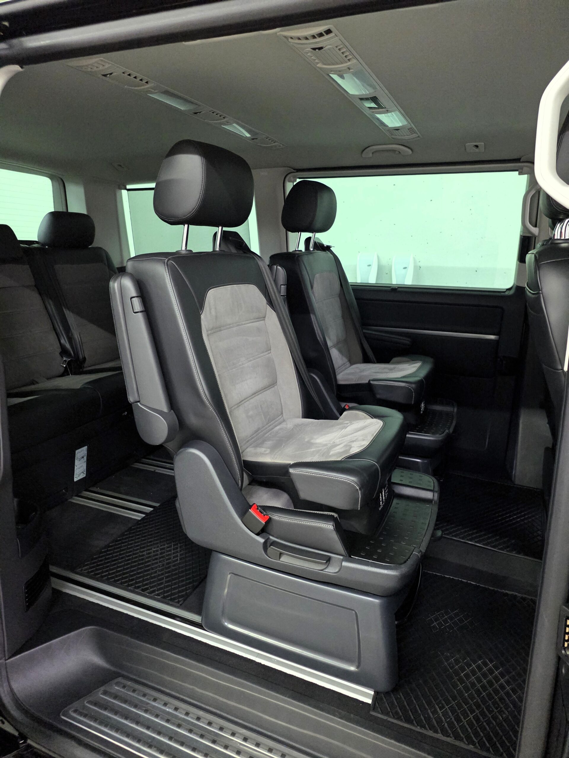 
								Volkswagen T6.1 Multivan Highline 2,0 TDI 4Motion DSG full									