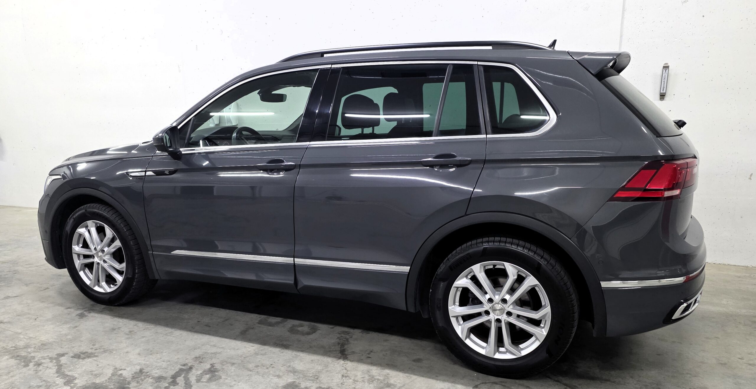Volkswagen Tiguan R-line Delfingrau Metallic