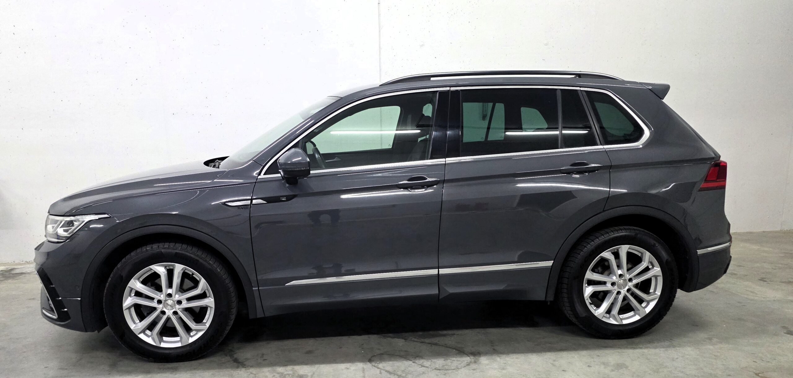 Volkswagen Tiguan R-line Delfingrau Metallic