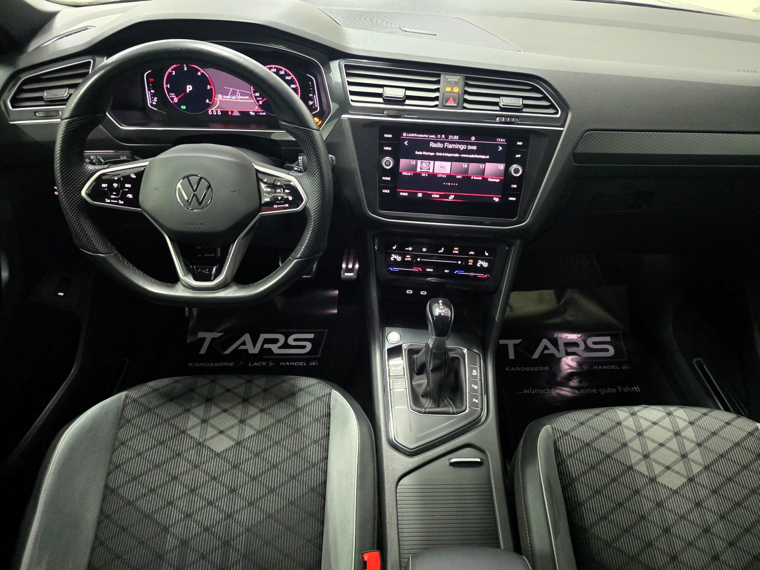 
								Volkswagen Tiguan R-line Delfingrau Metallic full									