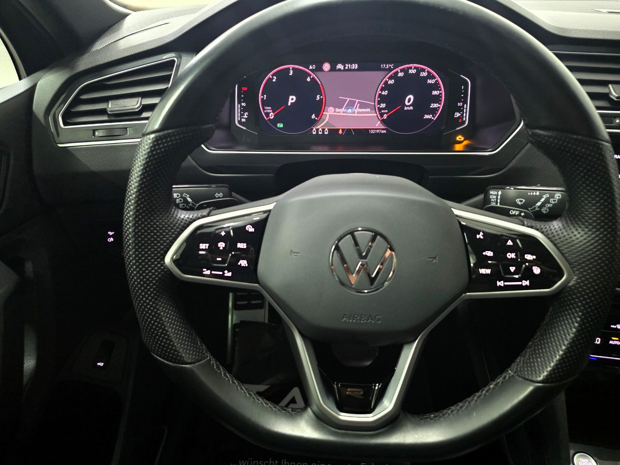 
								Volkswagen Tiguan R-line Delfingrau Metallic full									