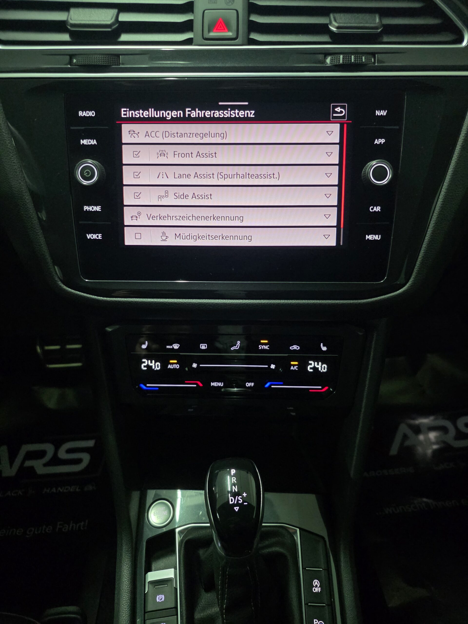 
								Volkswagen Tiguan R-line Delfingrau Metallic full									