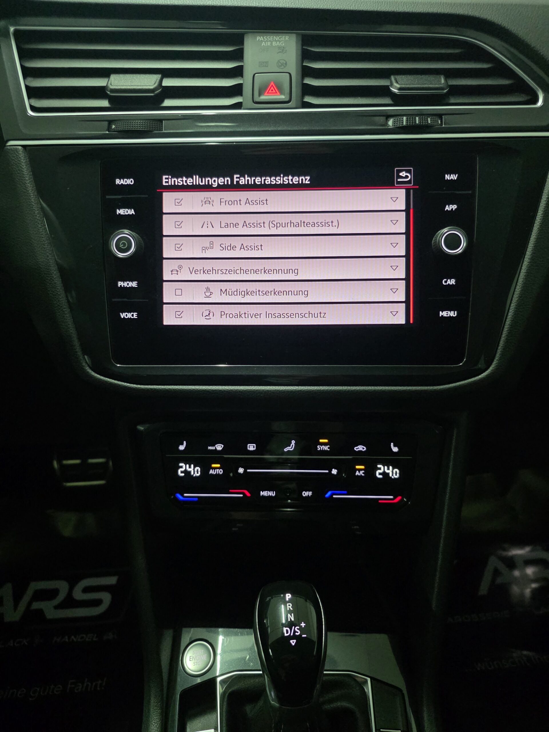 
								Volkswagen Tiguan R-line Delfingrau Metallic full									