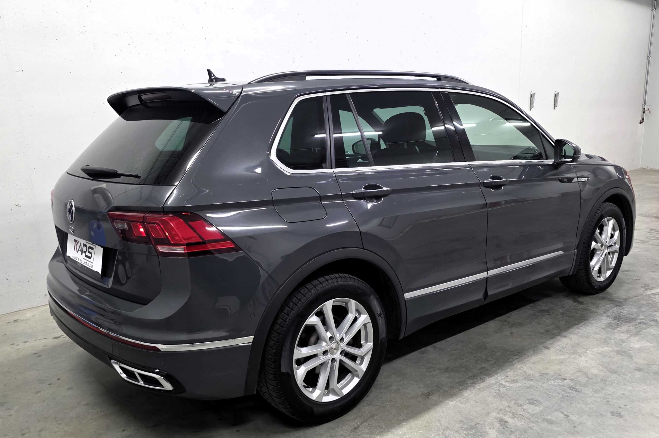
								Volkswagen Tiguan R-line Delfingrau Metallic full									
