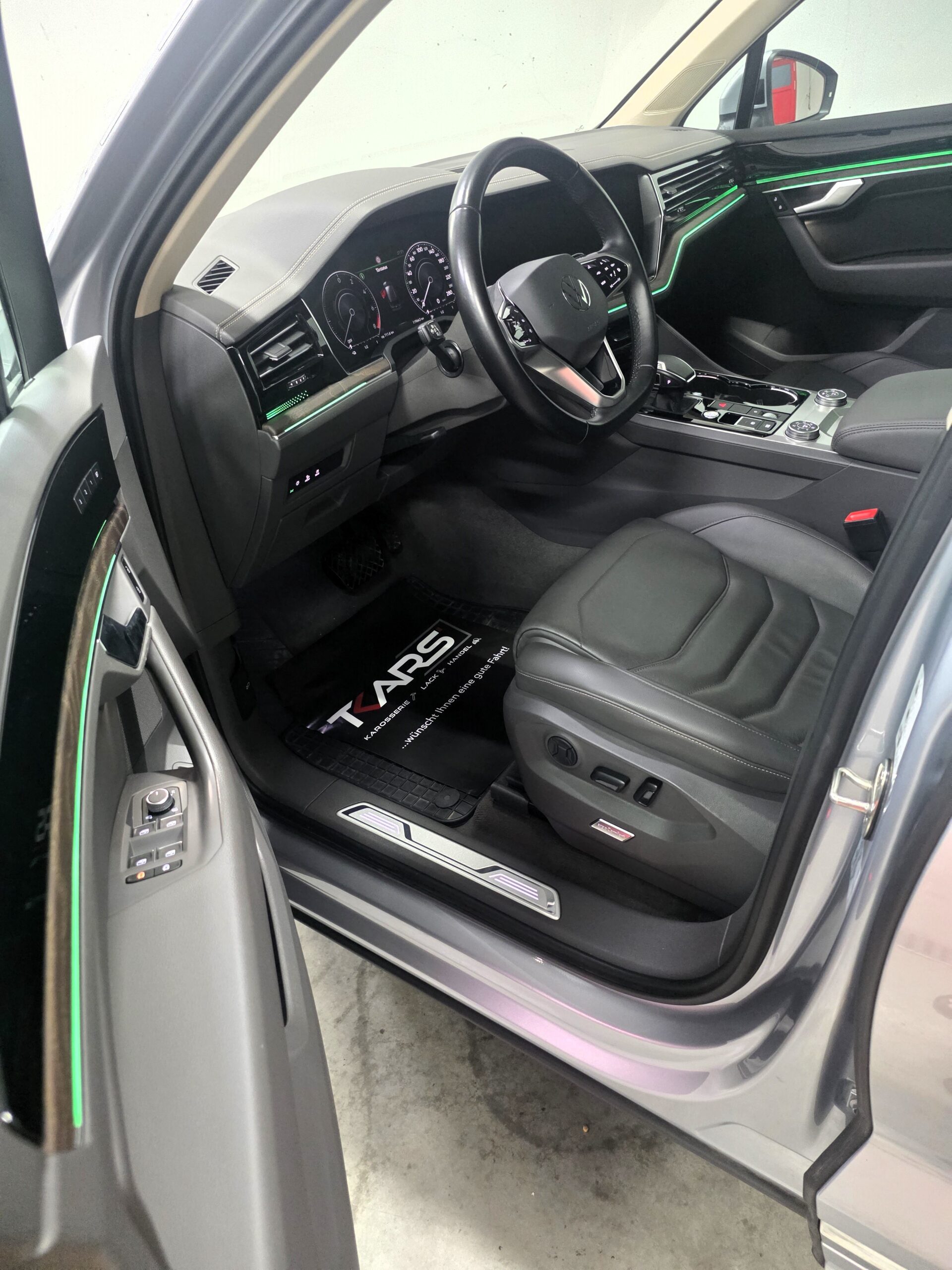 
								Volkswagen Touareg 4 Motion V6 TSI eHybrid PHEV Pano Matrix full									