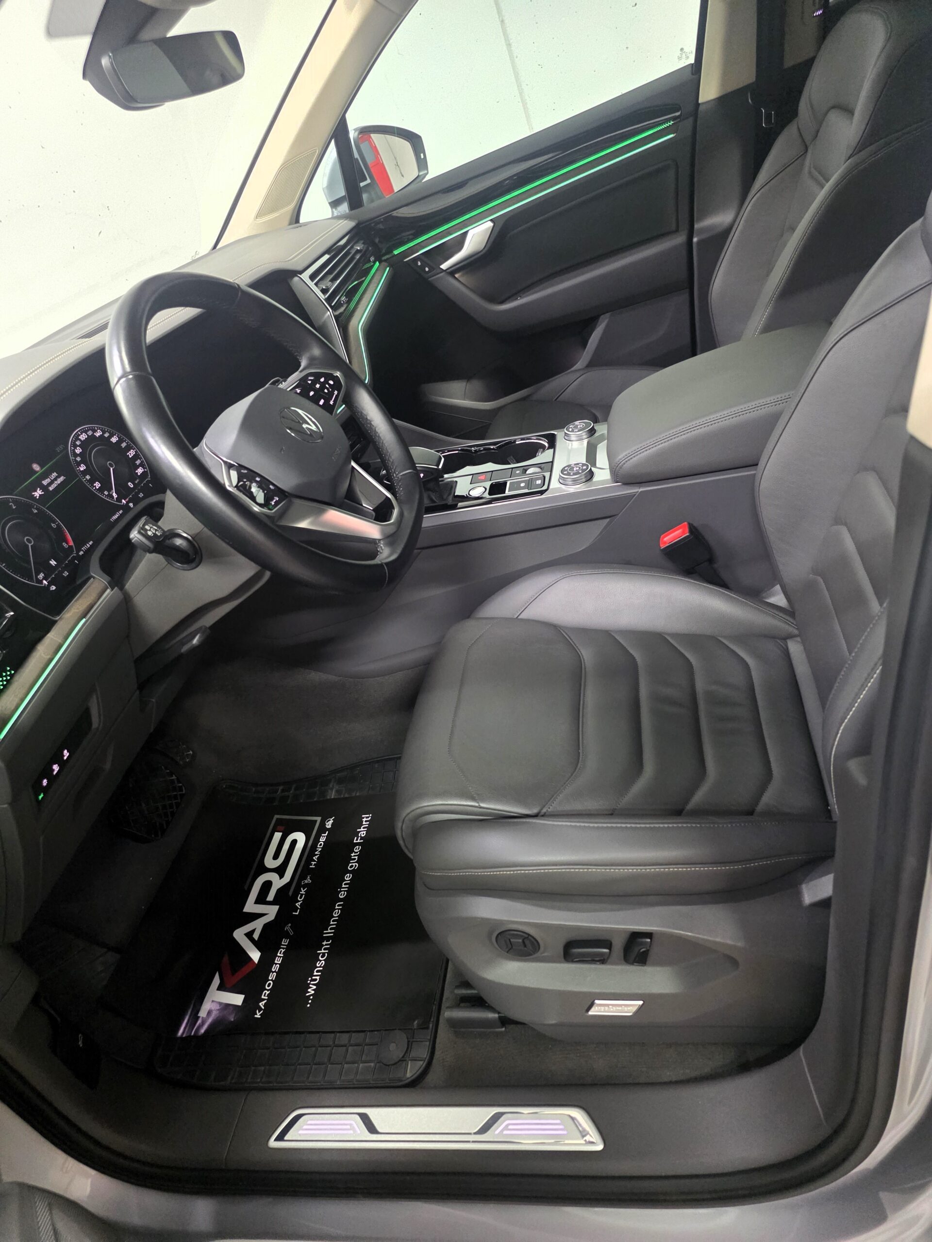 
								Volkswagen Touareg 4 Motion V6 TSI eHybrid PHEV Pano Matrix full									