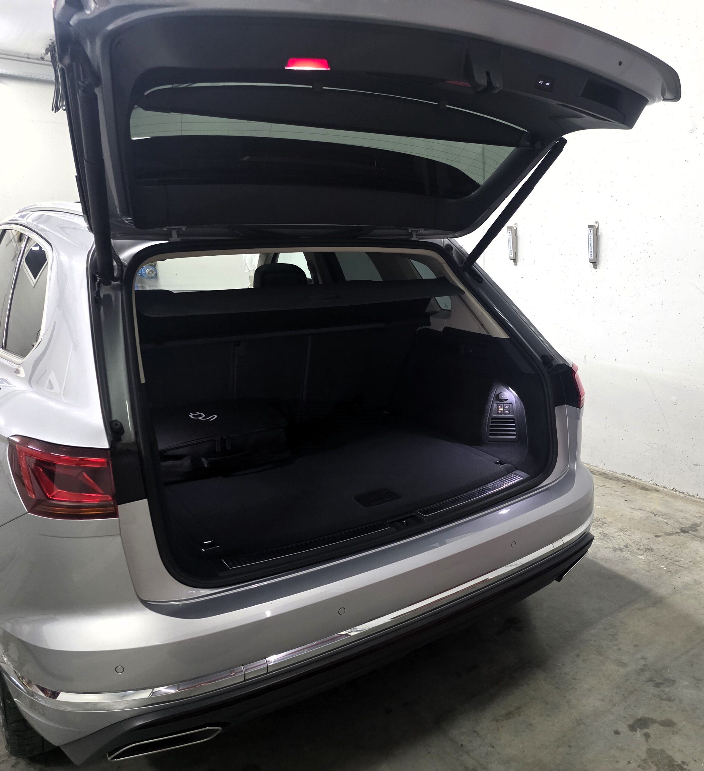
								Volkswagen Touareg 4 Motion V6 TSI eHybrid PHEV Pano Matrix full									